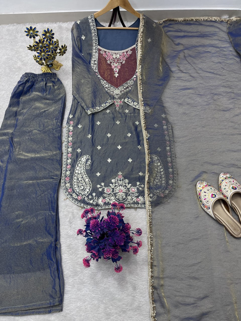 Beautiful Embroidered kurta Plazzo Set