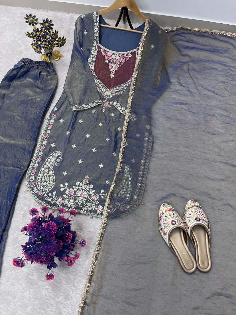 Beautiful Embroidered kurta Plazzo Set