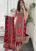 Beautiful Print kurta with Embroidery Detailing Set