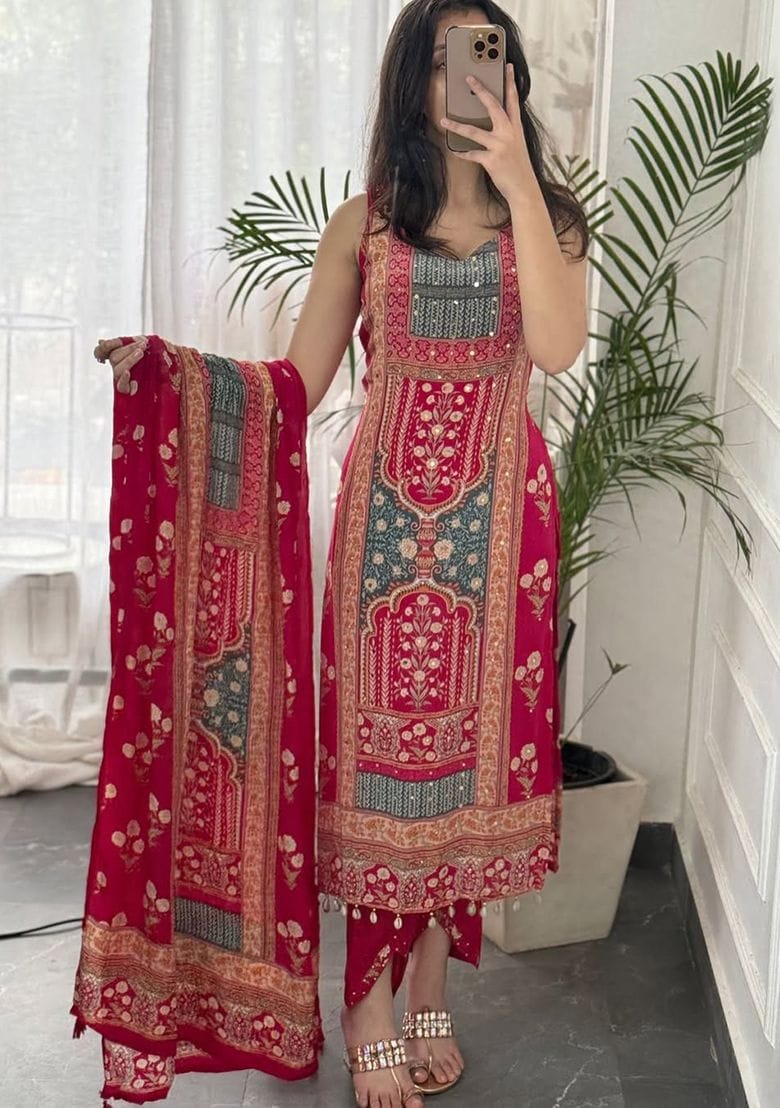 Beautiful Print kurta with Embroidery Detailing Set