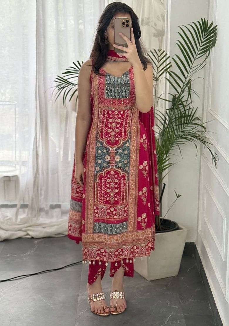 Beautiful Print kurta with Embroidery Detailing Set