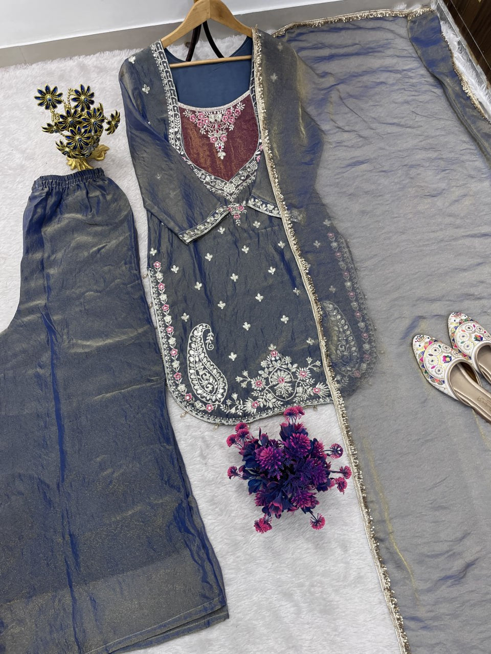 Beautiful Embroidered kurta Plazzo Set