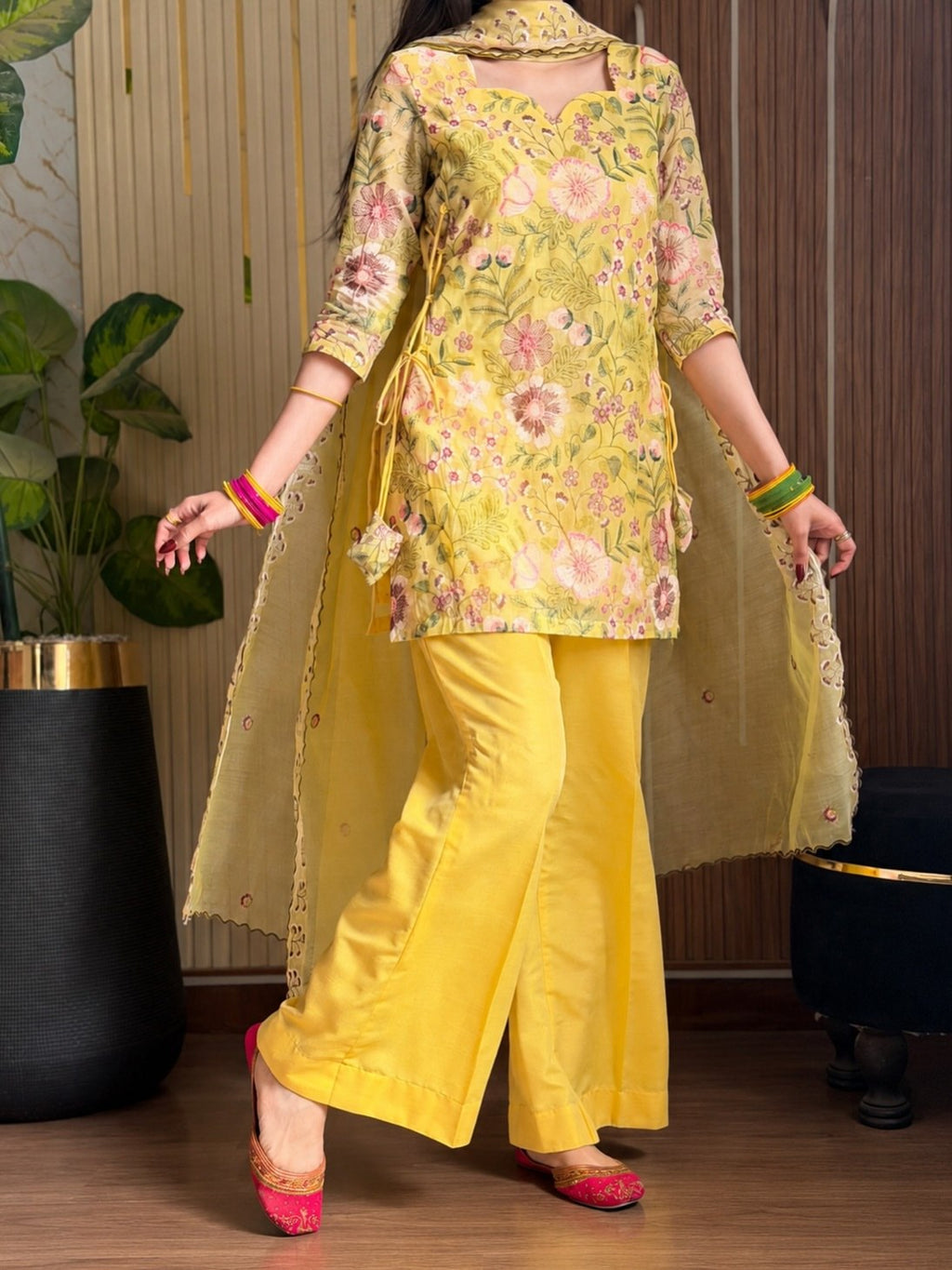 Beautiful Floral Pattern Kurta Set